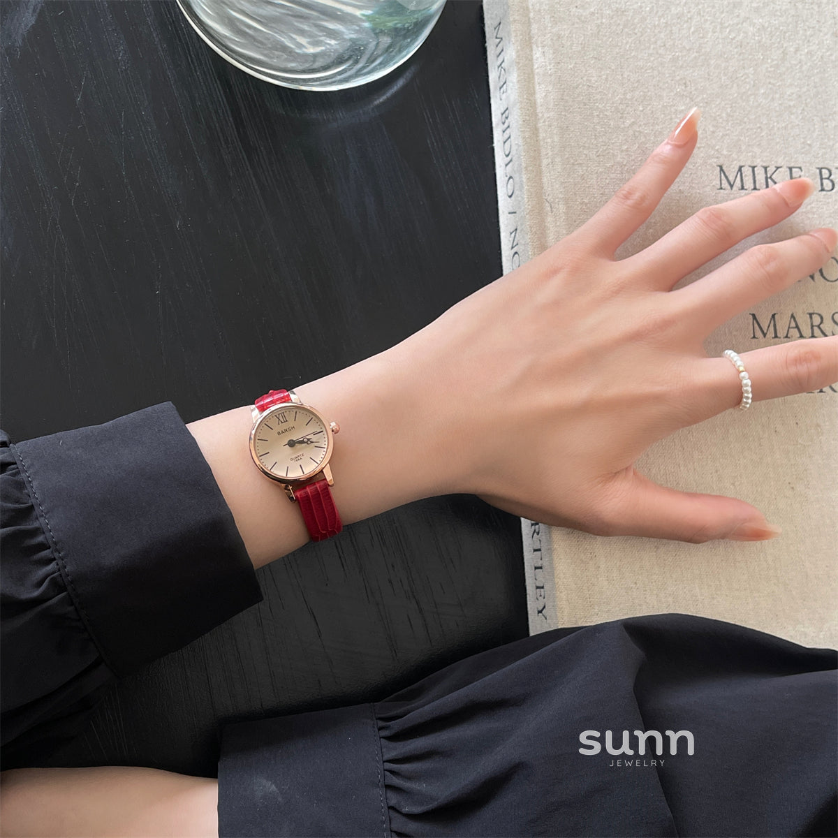Everette Retro Leather Watch [DRBR63YB]