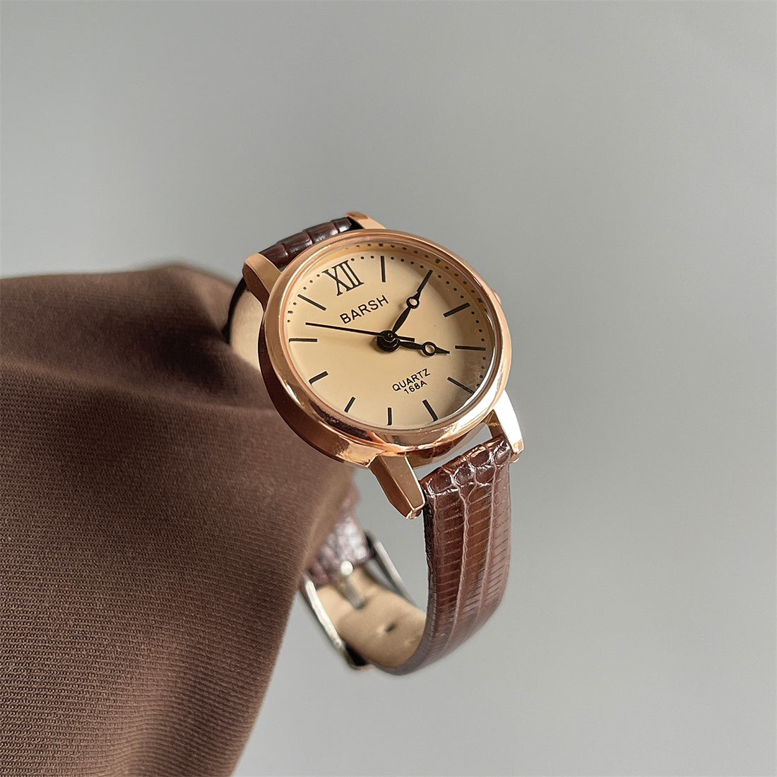 Everette Retro Leather Watch [YZ71MEAU]