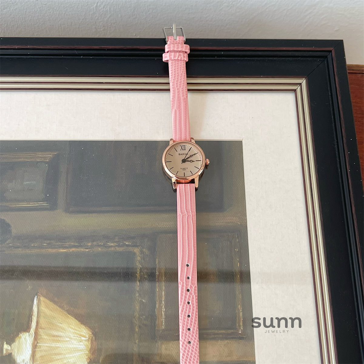 Everette Retro Leather Watch [QZFA984R]