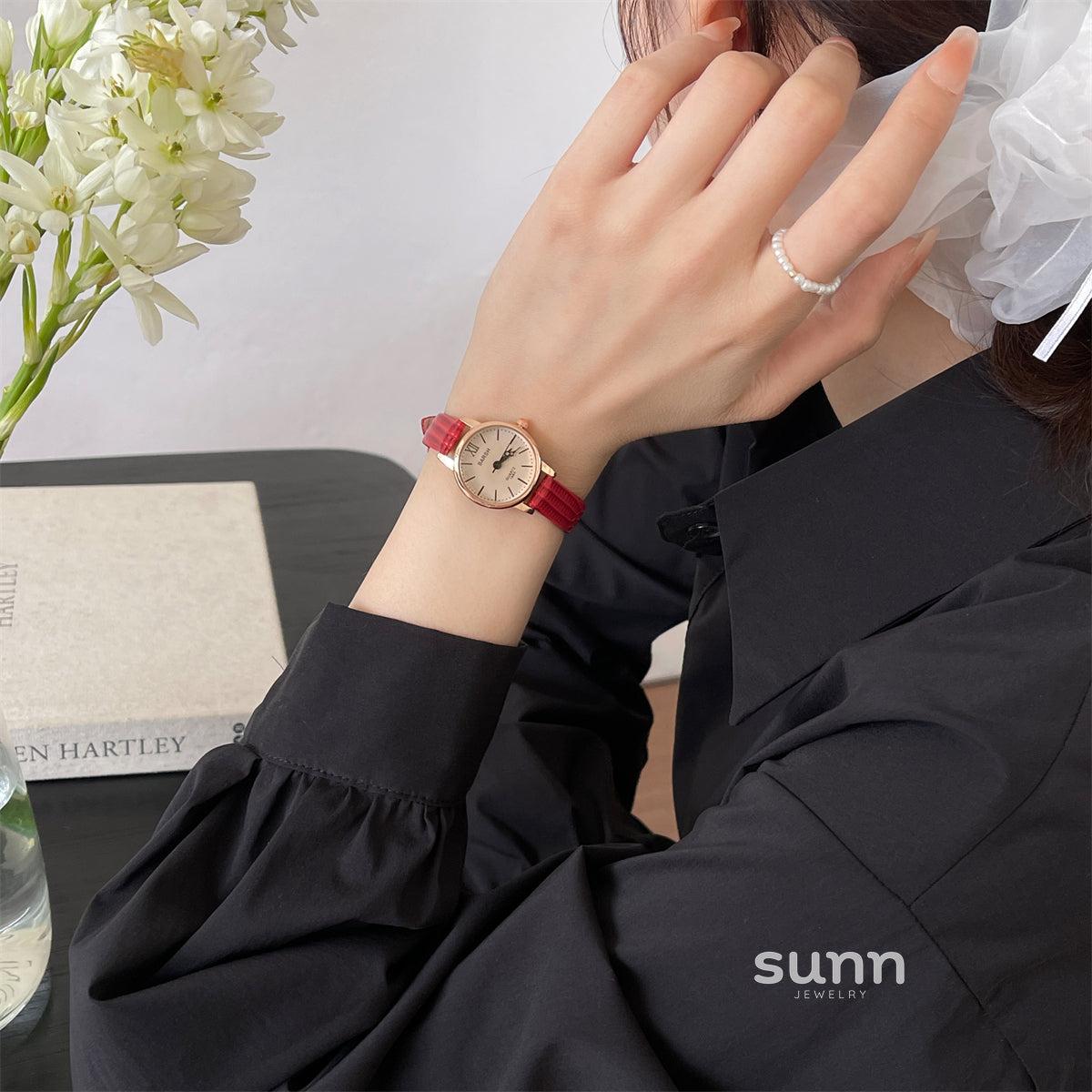 Everette Retro Leather Watch [XPZALPP1]