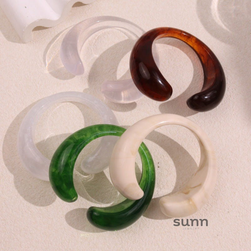 Everlee Abstract Resin Cuff [OYDRUBOE]