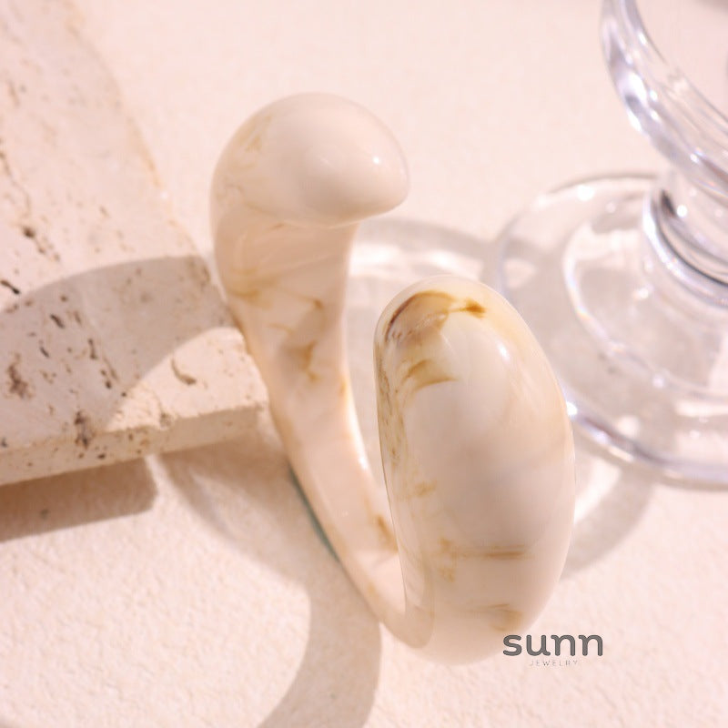 Everlee Abstract Resin Cuff [965Q6NKP]