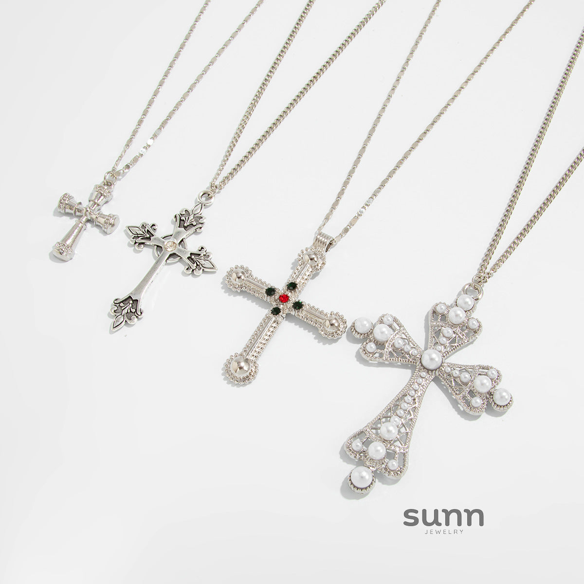 Everlee Layered Cross Necklace [QCLIC0RJ]