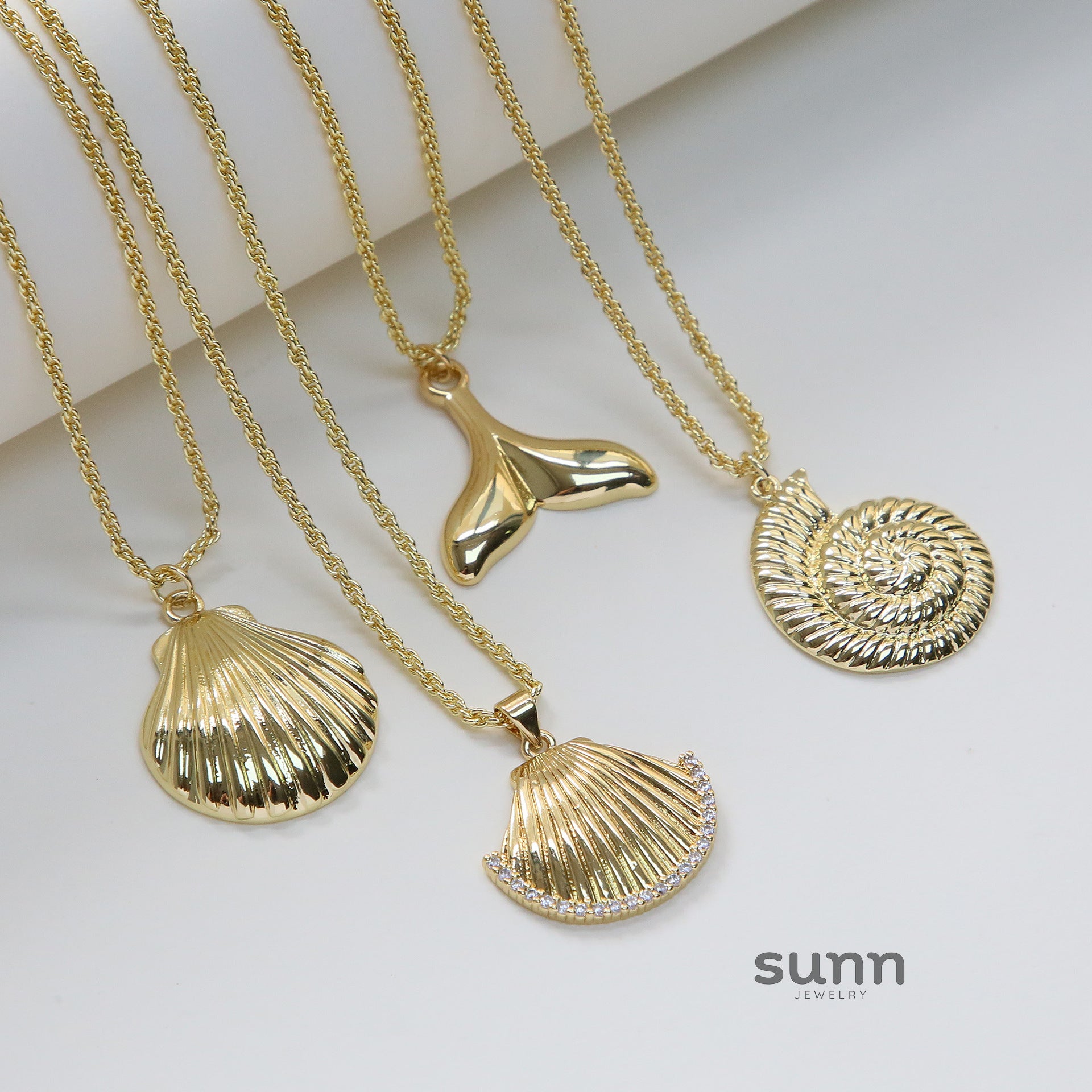 Everleigh Shell Pendant Necklace [EHLRDTME]