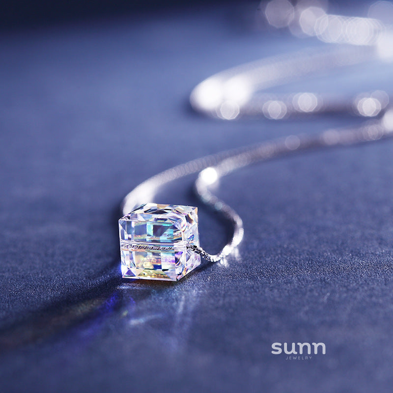 Everlynn Aura Pendant Necklace [FY2MJQ2M]