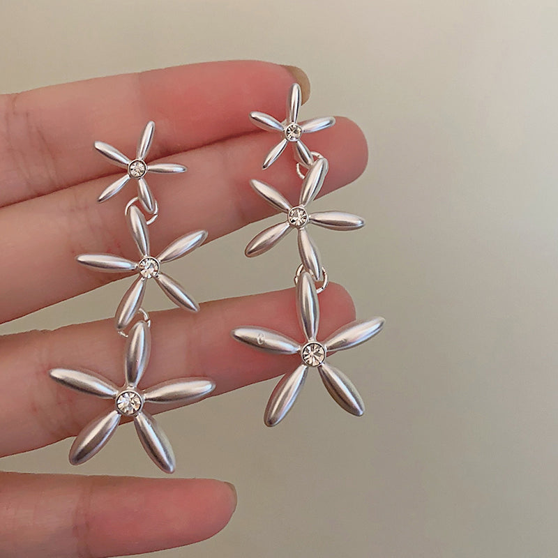 Evette Floral Drop Earrings [7KCR72ZC]