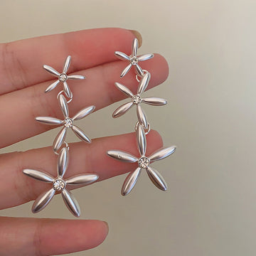 Evette Floral Drop Earrings [7KCR72ZC]