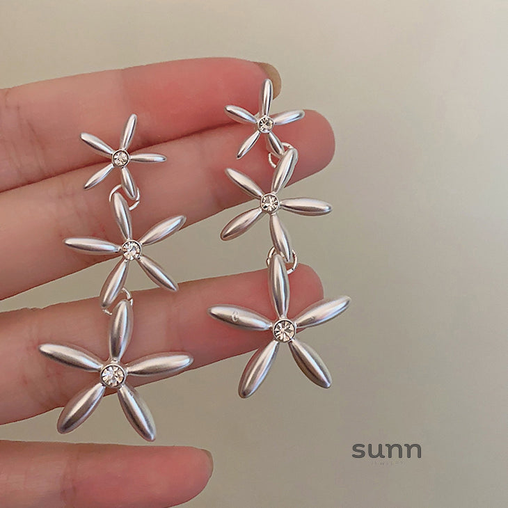 Evette Floral Drop Earrings [FA8SS75I]