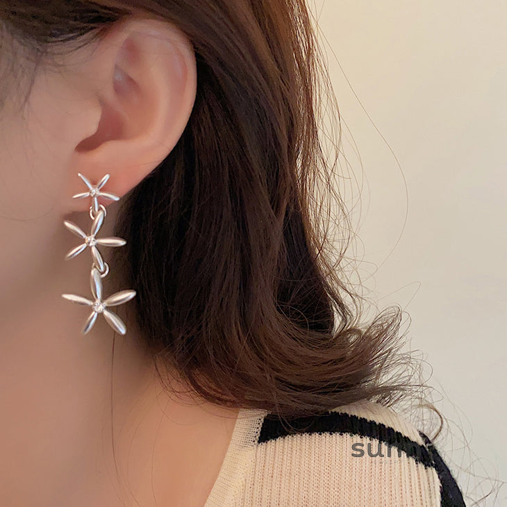 Evette Floral Drop Earrings [40VWP4LO]