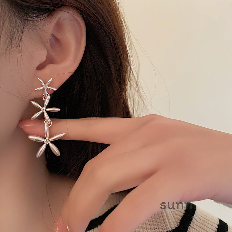Evette Floral Drop Earrings [MWHDJGX9]