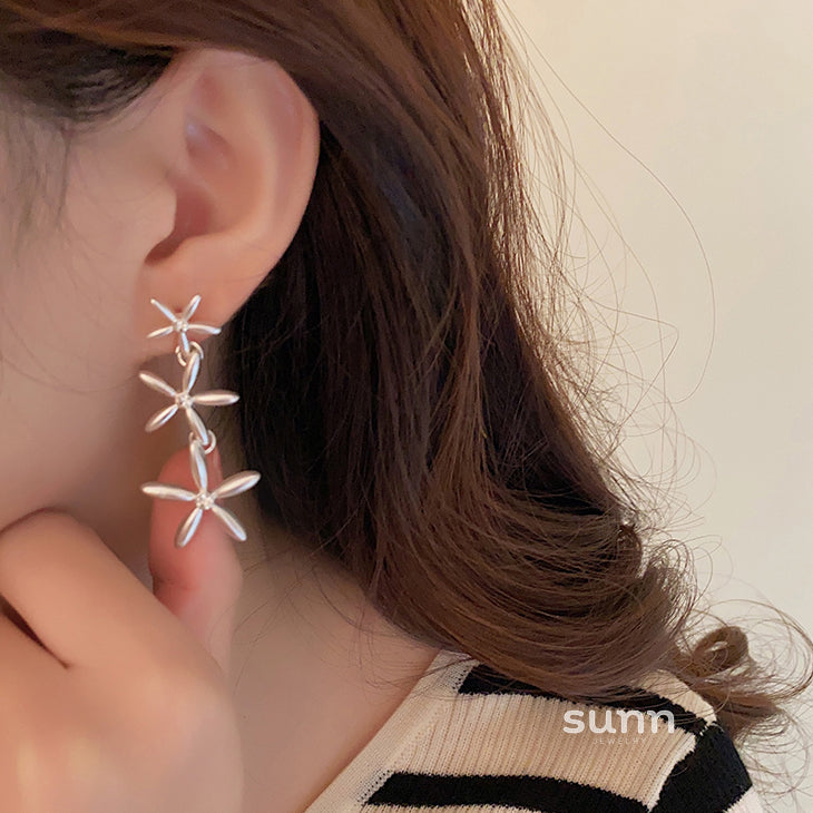 Evette Floral Drop Earrings [6NUGO3OK]