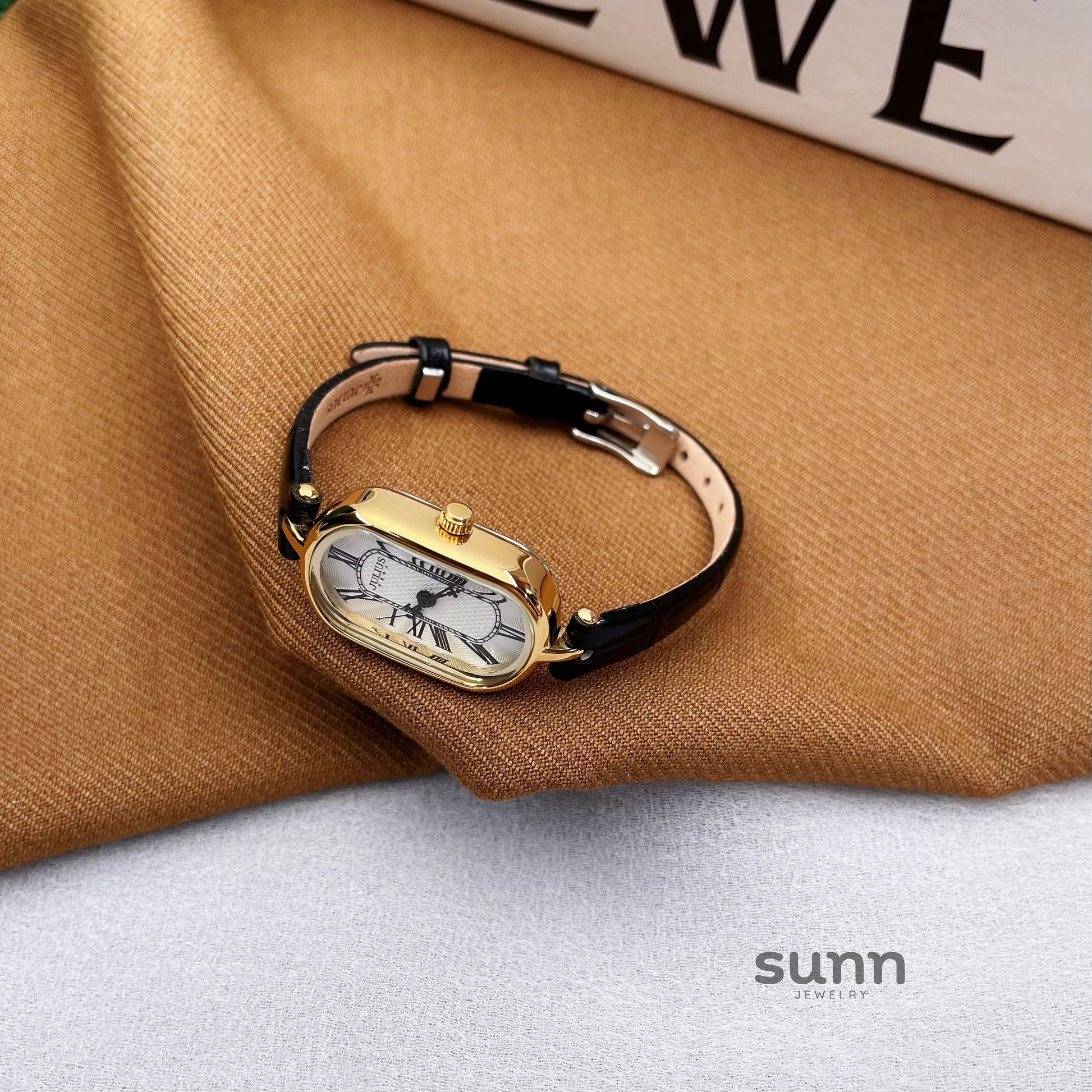 Evey Petite Oval Watch [M84J0NO9]