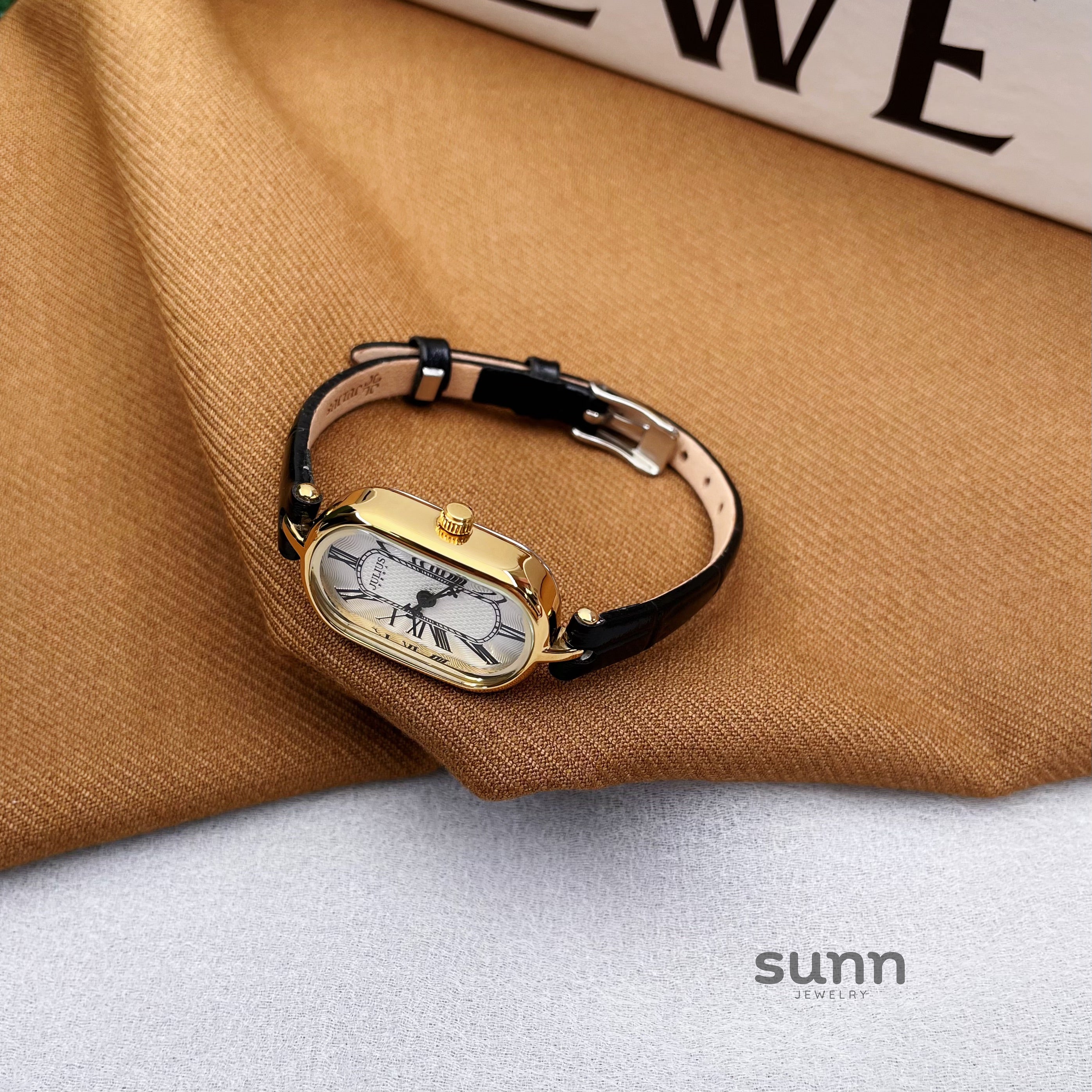 Evey Petite Oval Watch [M84J0NO9]