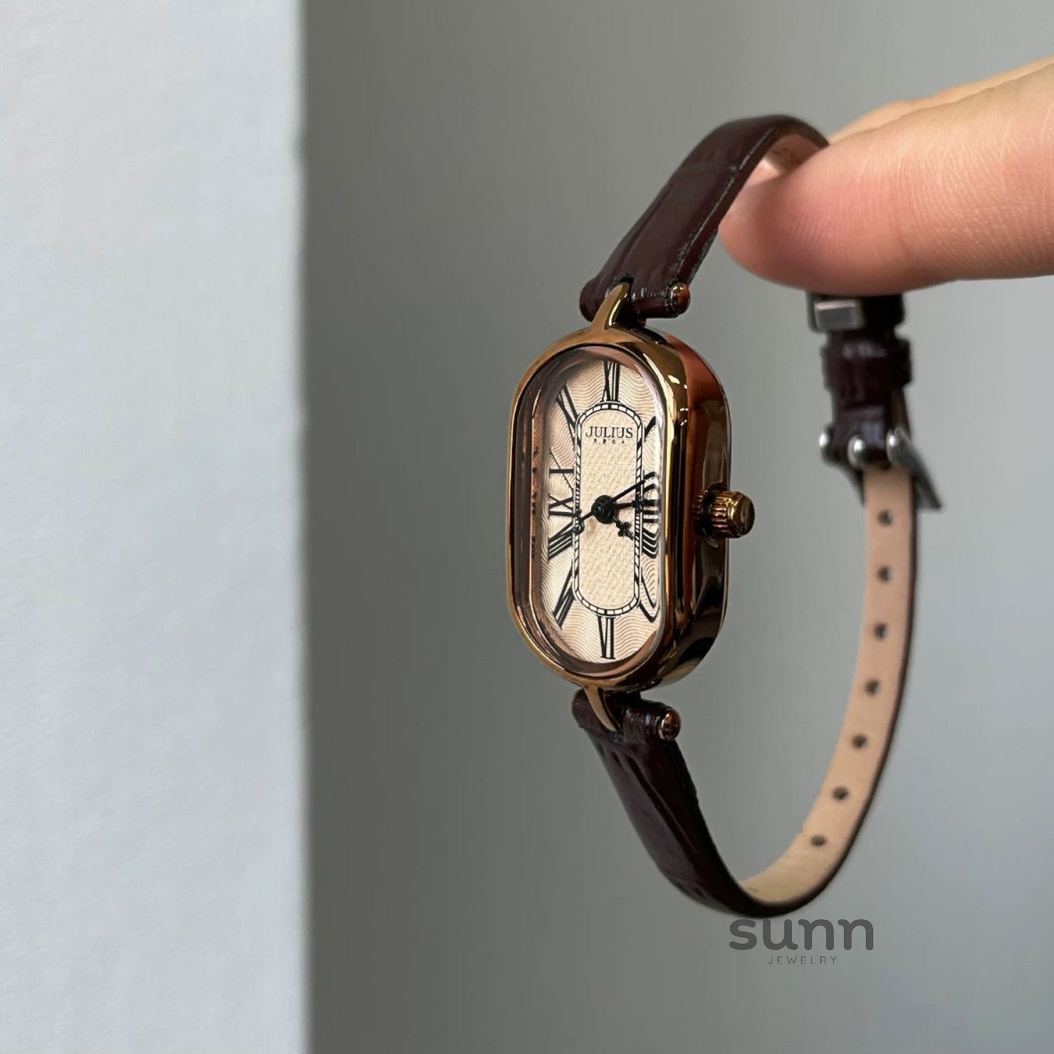 Evey Petite Oval Watch [NR4NNIFM]