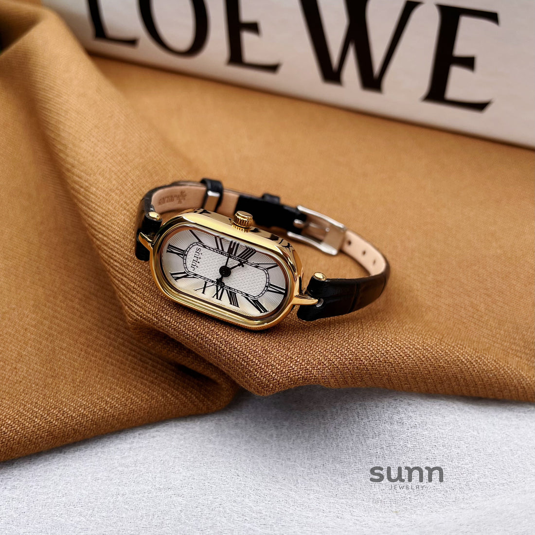 Evey Petite Oval Watch [5EUC6AMV]