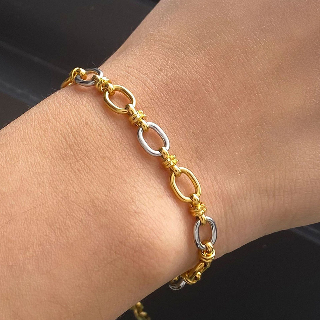 Ezabella Geometric Cuff Bracelet [LUB143EA]