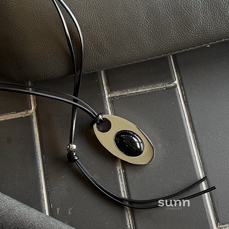 Ezra Oval Pendant Necklace [7YN9EATI]