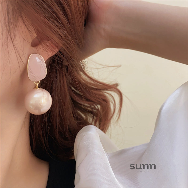 Ezrah Pearl Drop Earrings [UK5HL3RM]