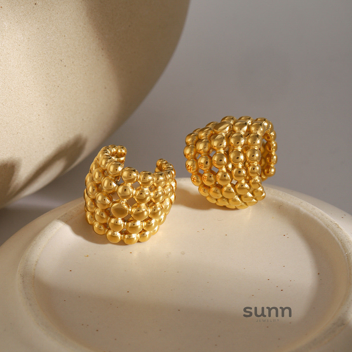 Faiga Honeycomb Ear Clip [B1ISPTBK]