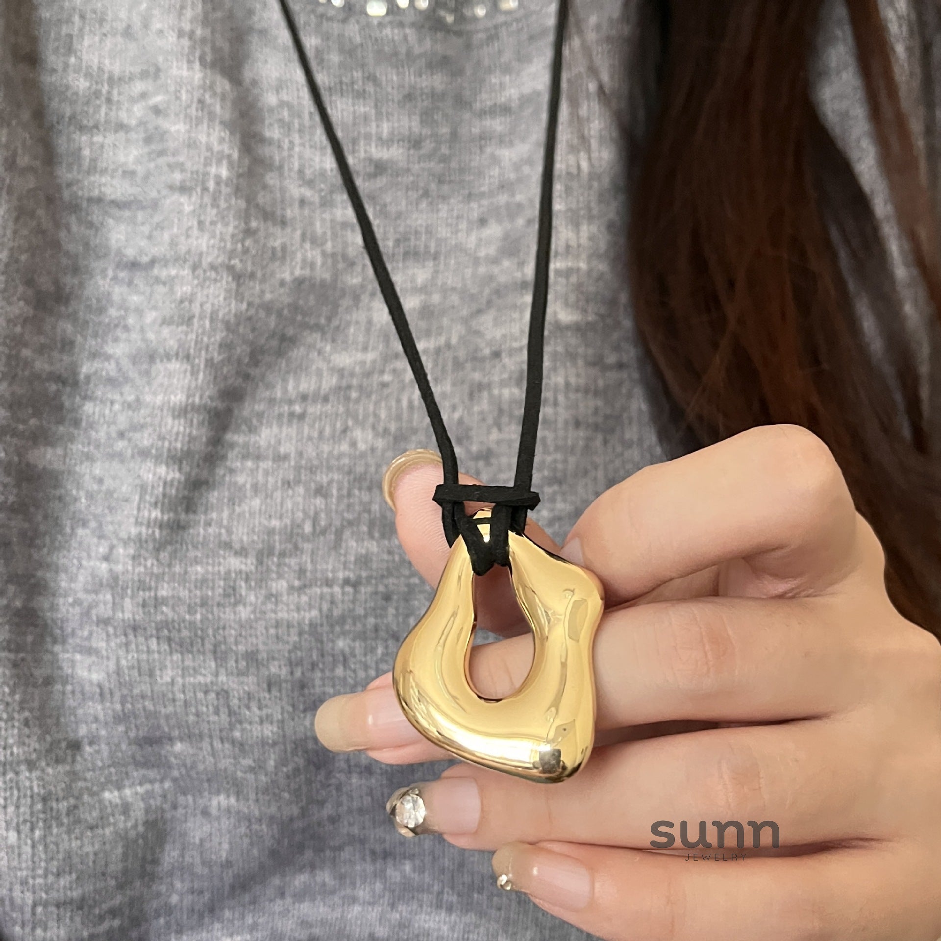 Faithlynn Abstract Leather Necklace [7JL31DNZ]
