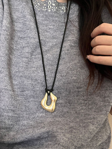 Faithlynn Abstract Leather Necklace [GQEKNNLY]