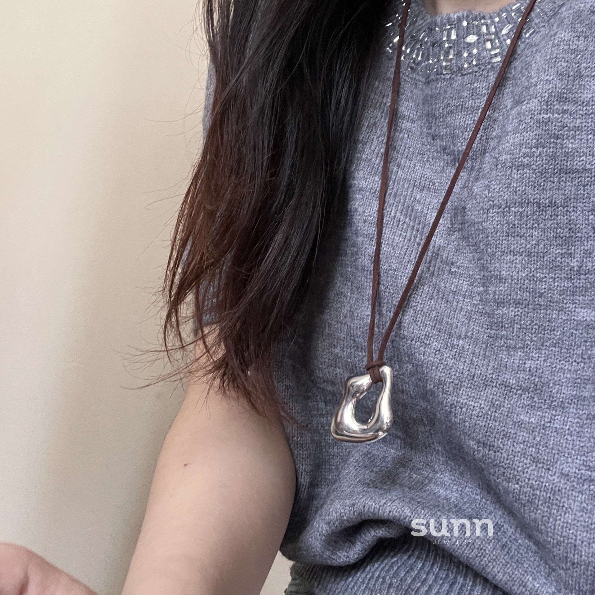 Faithlynn Abstract Leather Necklace [BEDOOZGD]
