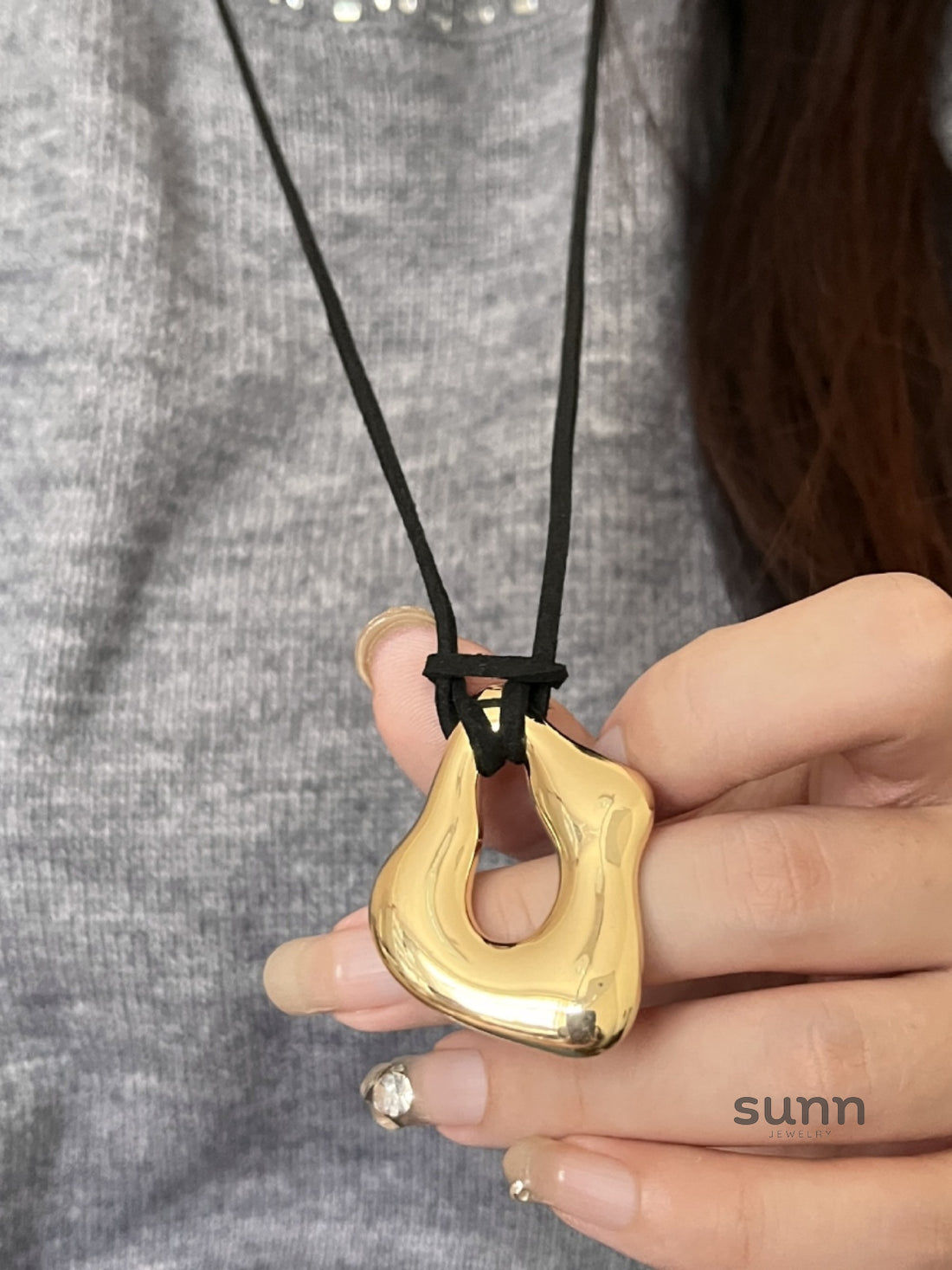 Faithlynn Abstract Leather Necklace [GQEKNNLY]