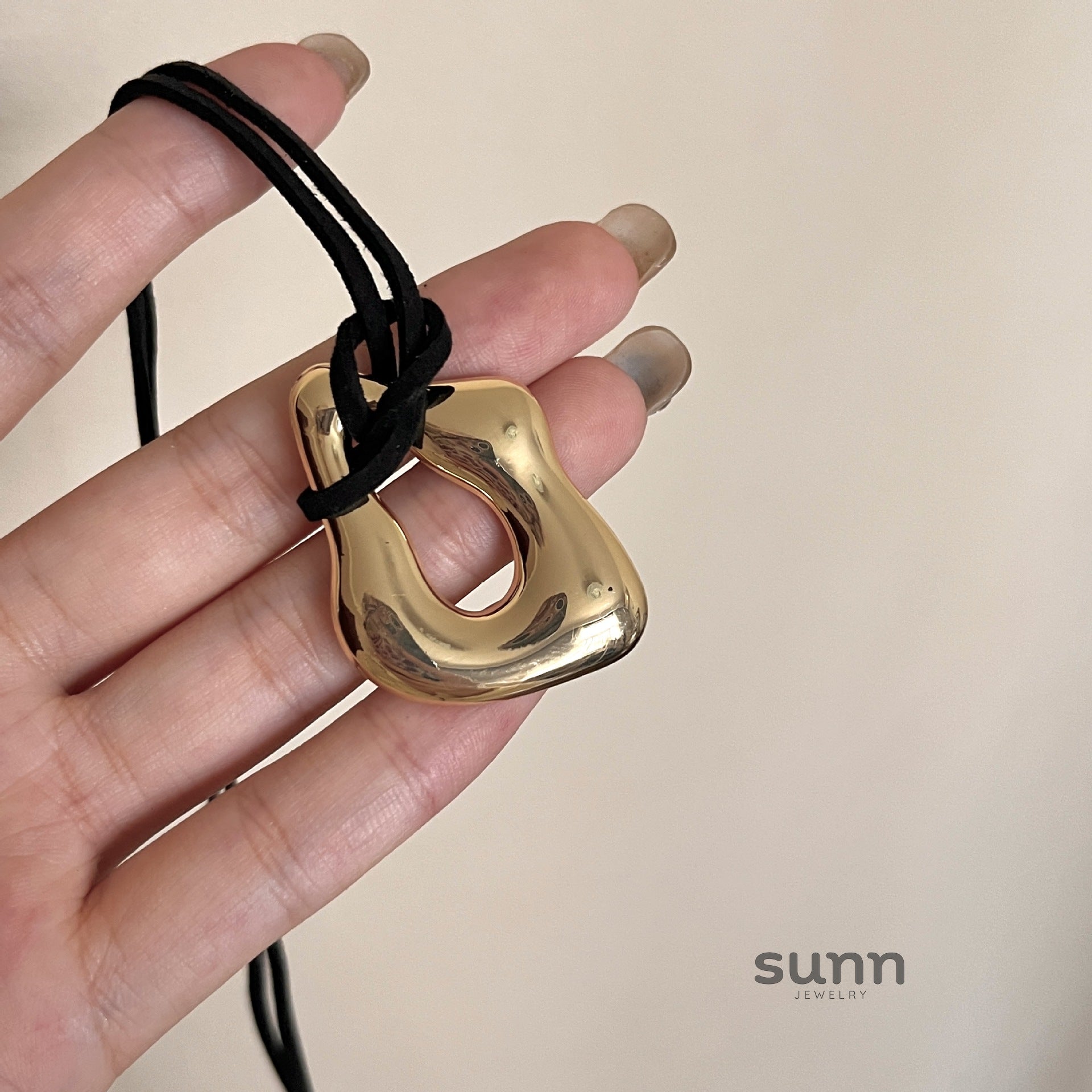Faithlynn Abstract Leather Necklace [K8DHN5GR]