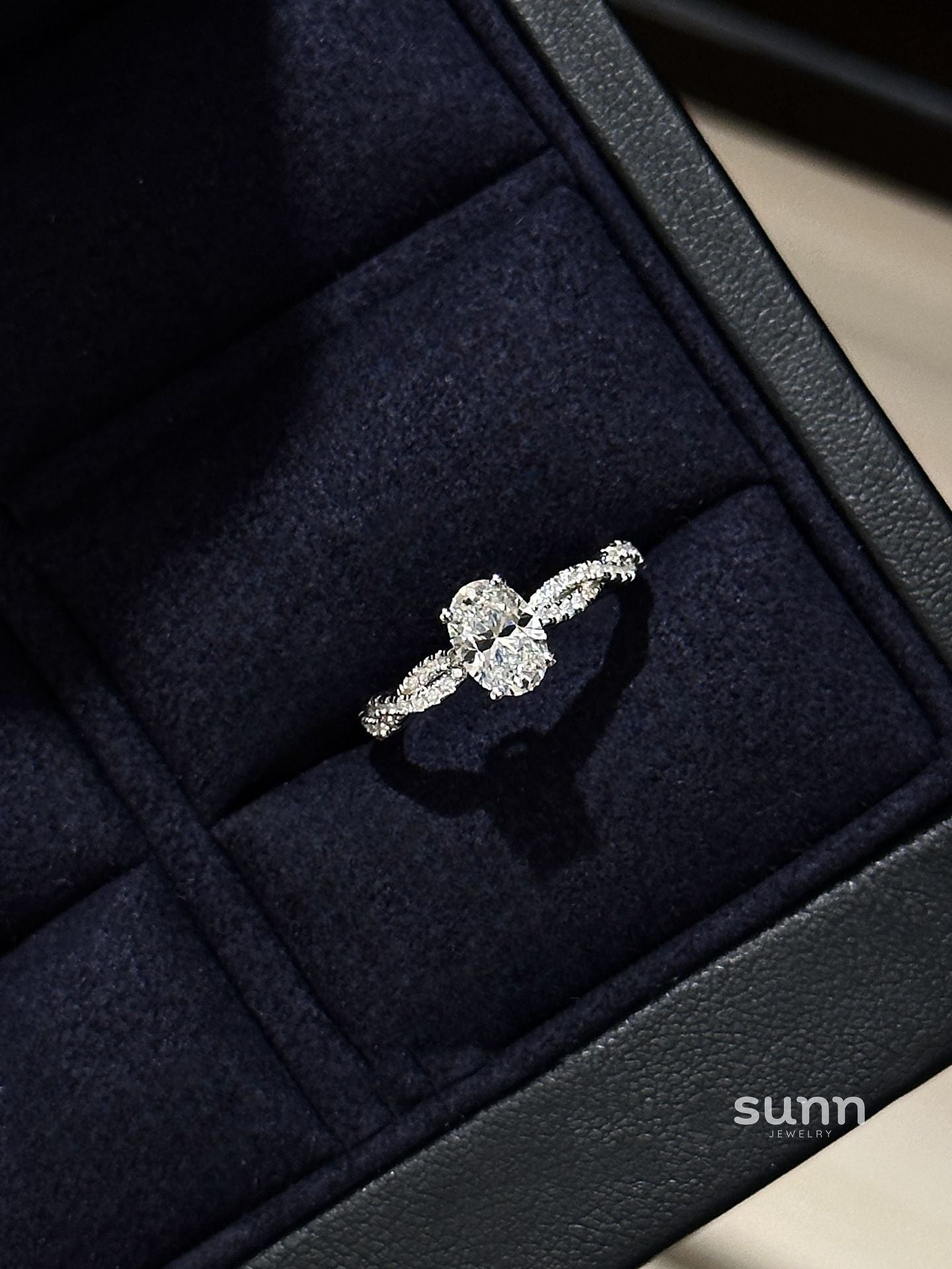 Faithlynn Twirl Diamond Ring [4U8IZI1I]