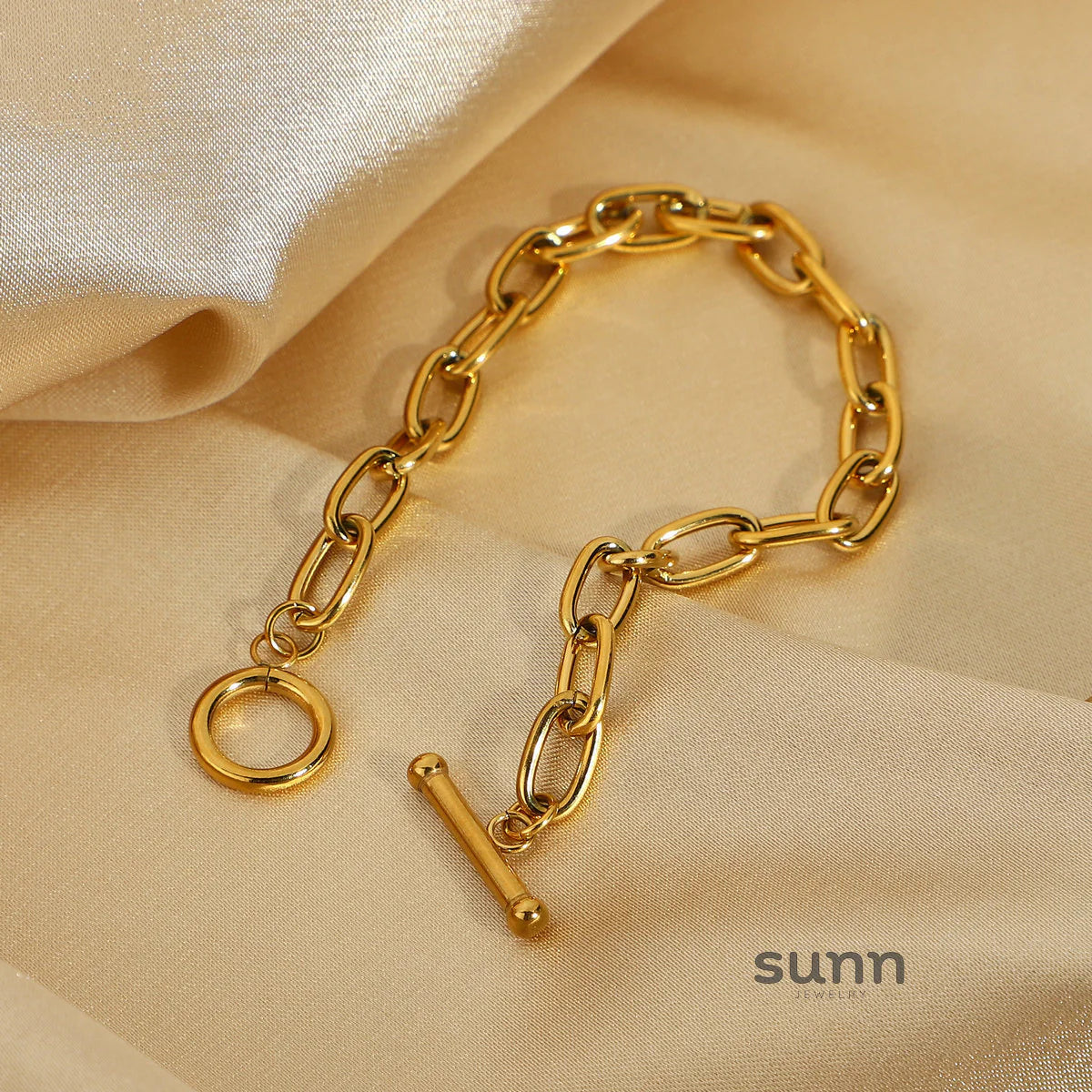 Falyn Gold Paperclip Bracelet