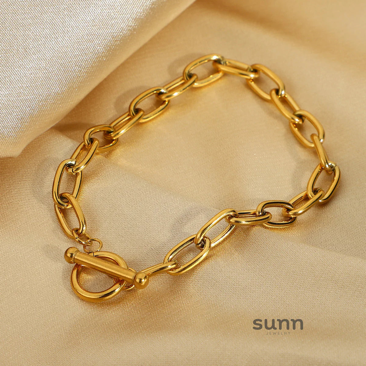 Falyn Gold Paperclip Bracelet