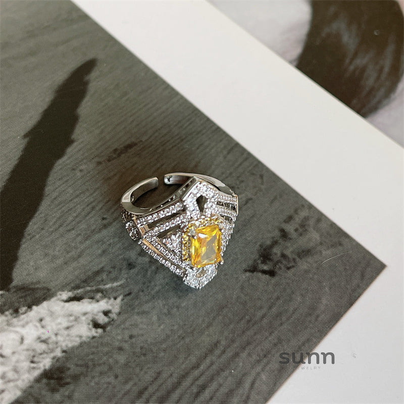 Falynn Radiant Rhombus Ring [G9WONOOE]