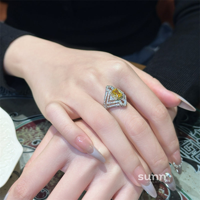 Falynn Radiant Rhombus Ring [MISO5BNQ]