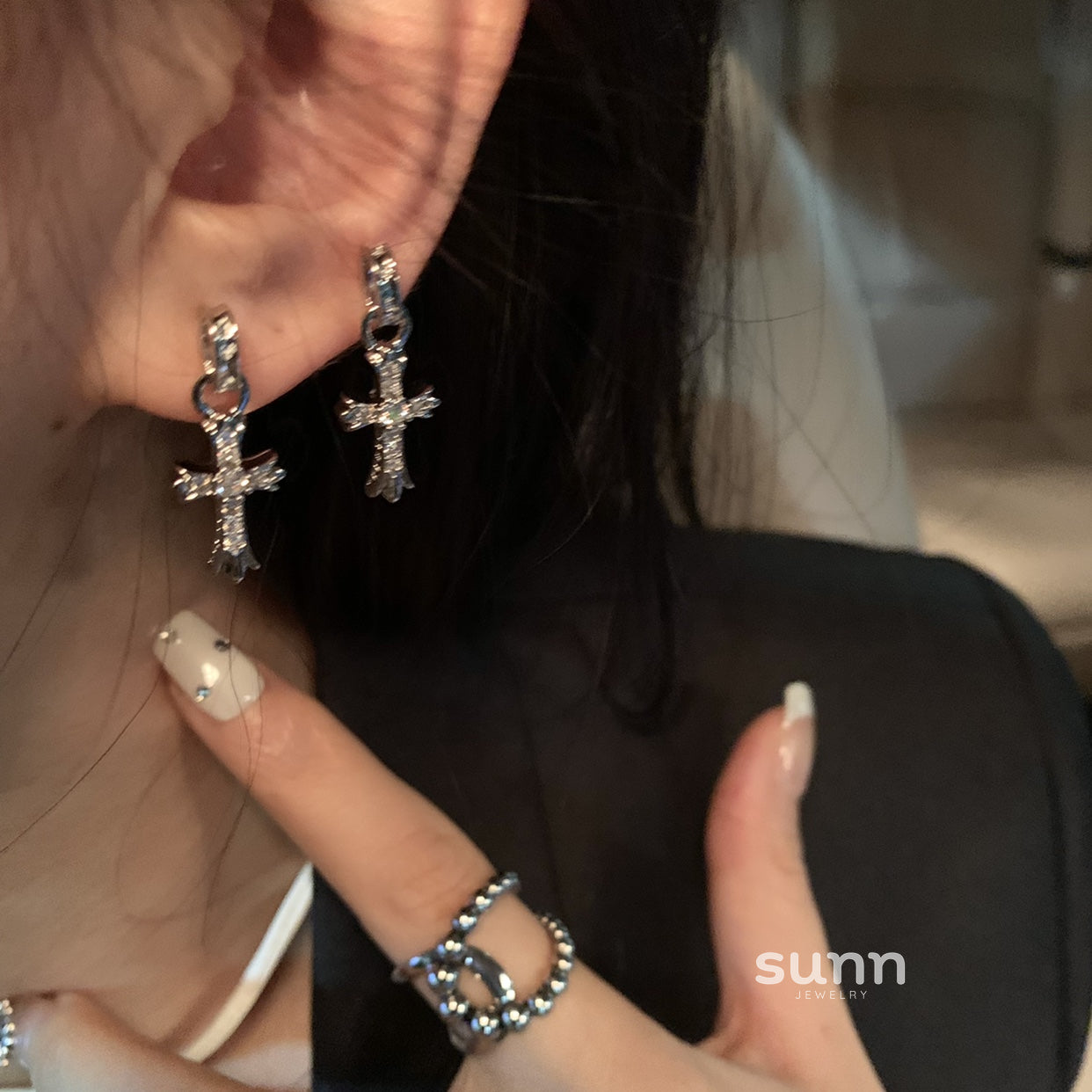 Fannie Sparkling Cross Earrings [WDAMN7DT]