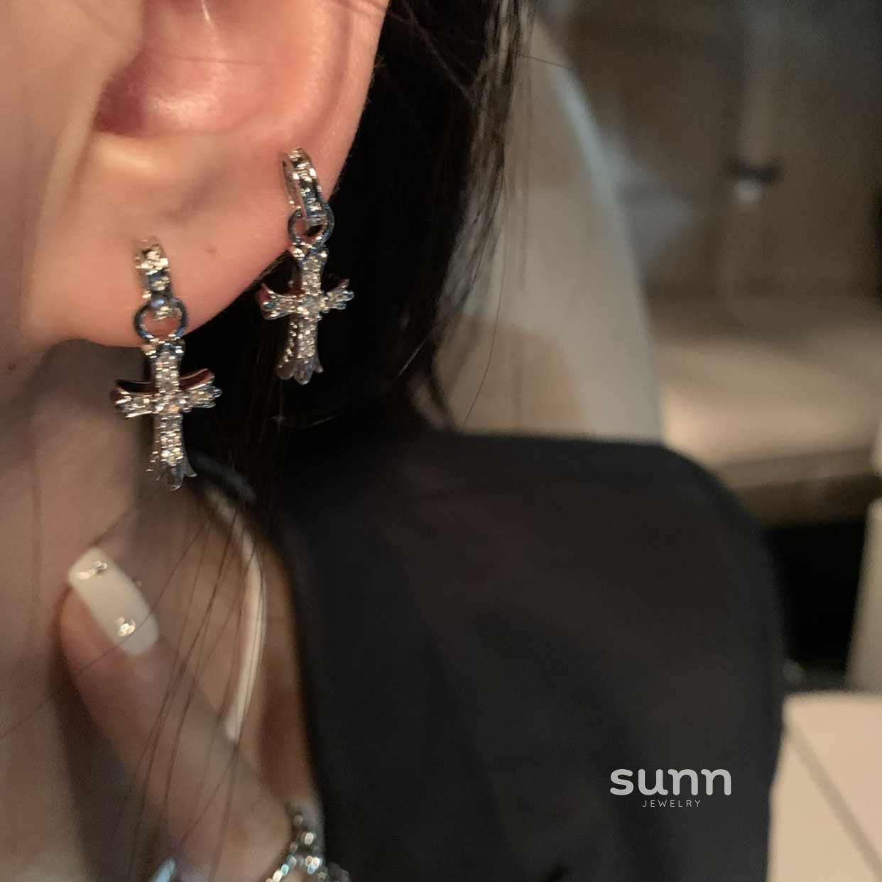 Fannie Sparkling Cross Earrings [FZD6G43M]