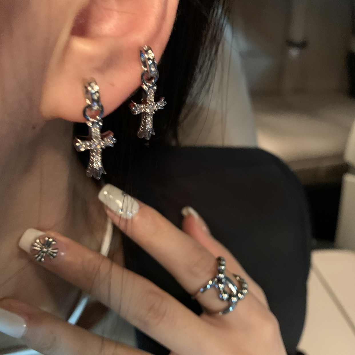 Fannie Sparkling Cross Earrings [1Q4C0O1G]