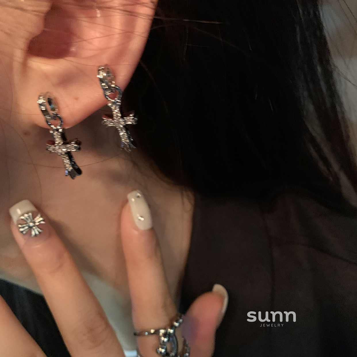 Fannie Sparkling Cross Earrings [W73YWHMV]