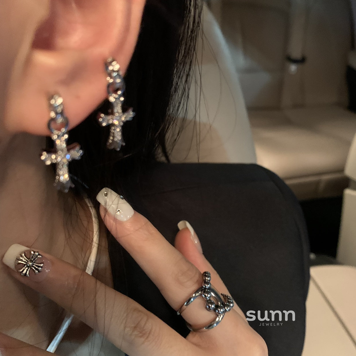 Fannie Sparkling Cross Earrings [5AXXHLSI]