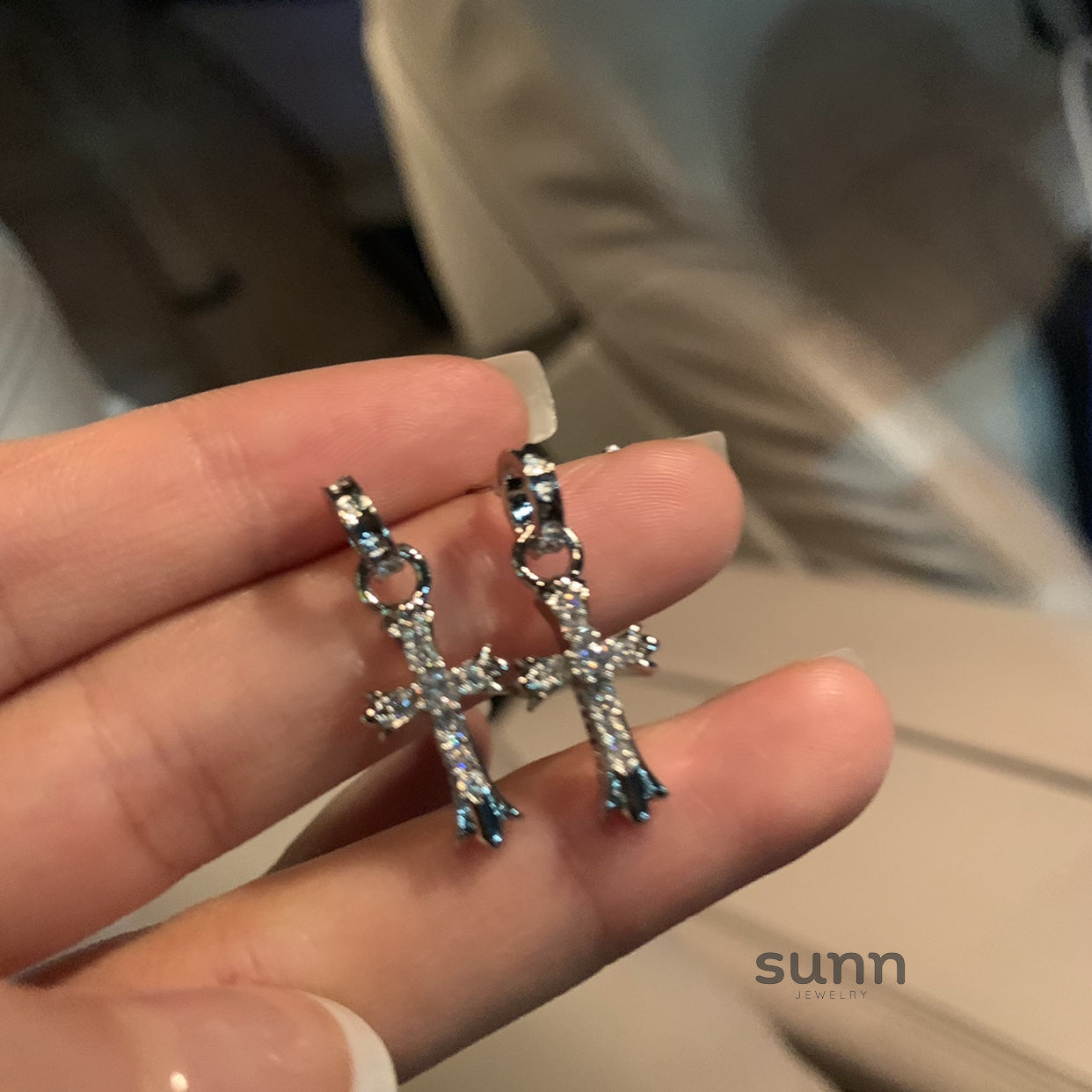 Fannie Sparkling Cross Earrings [J91CUZJE]