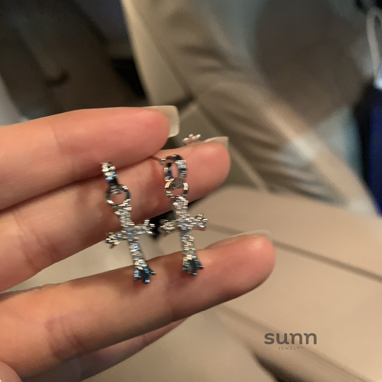 Fannie Sparkling Cross Earrings [RE5NM3BZ]