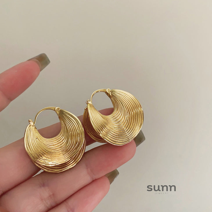 Farida Sculptural Metal Earrings [R063JG75]