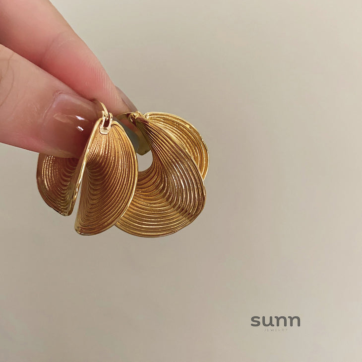 Farida Sculptural Metal Earrings [PJNSRTYR]