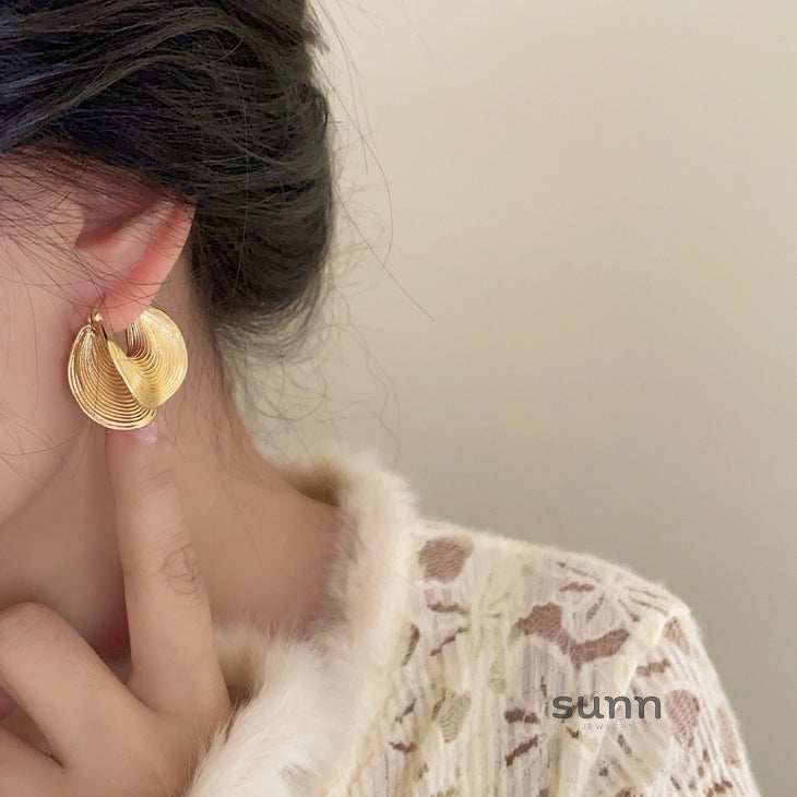 Farida Sculptural Metal Earrings [GCY4YGW9]