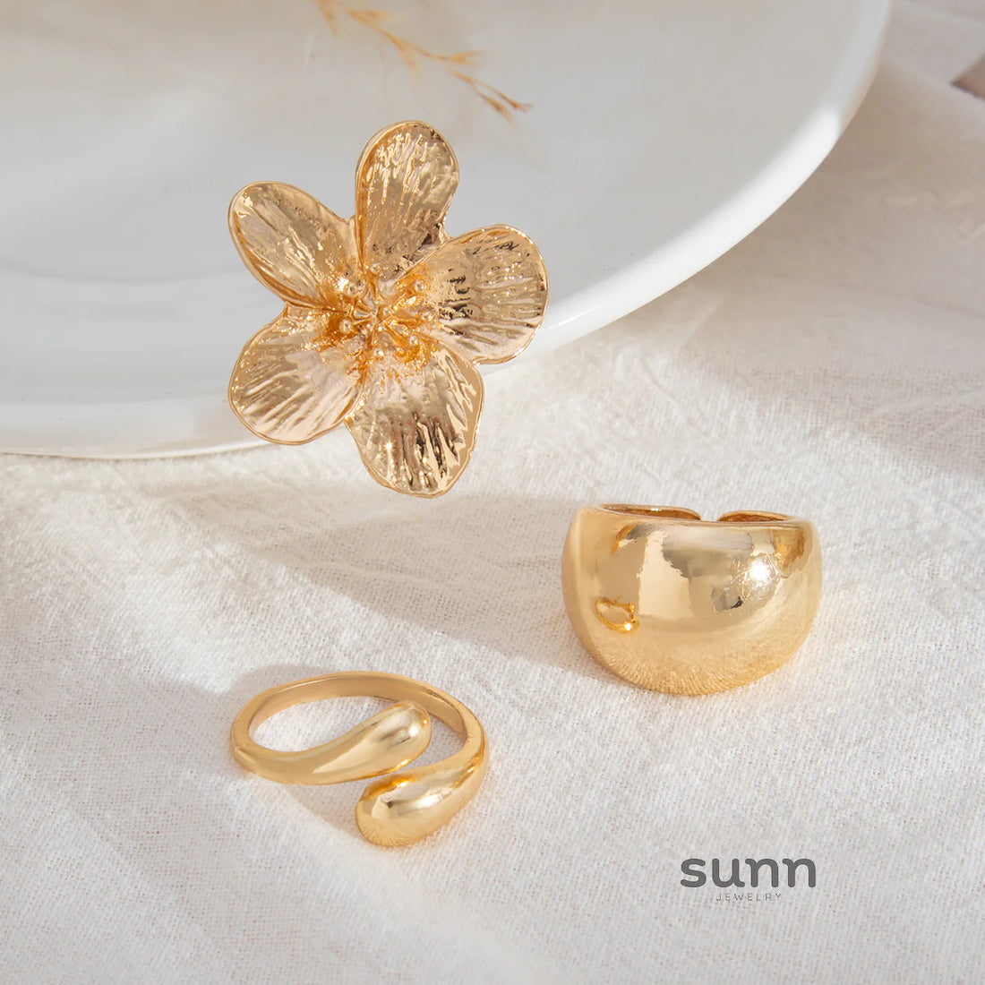 Fatimah Bloom & Teardrop Ring Trio