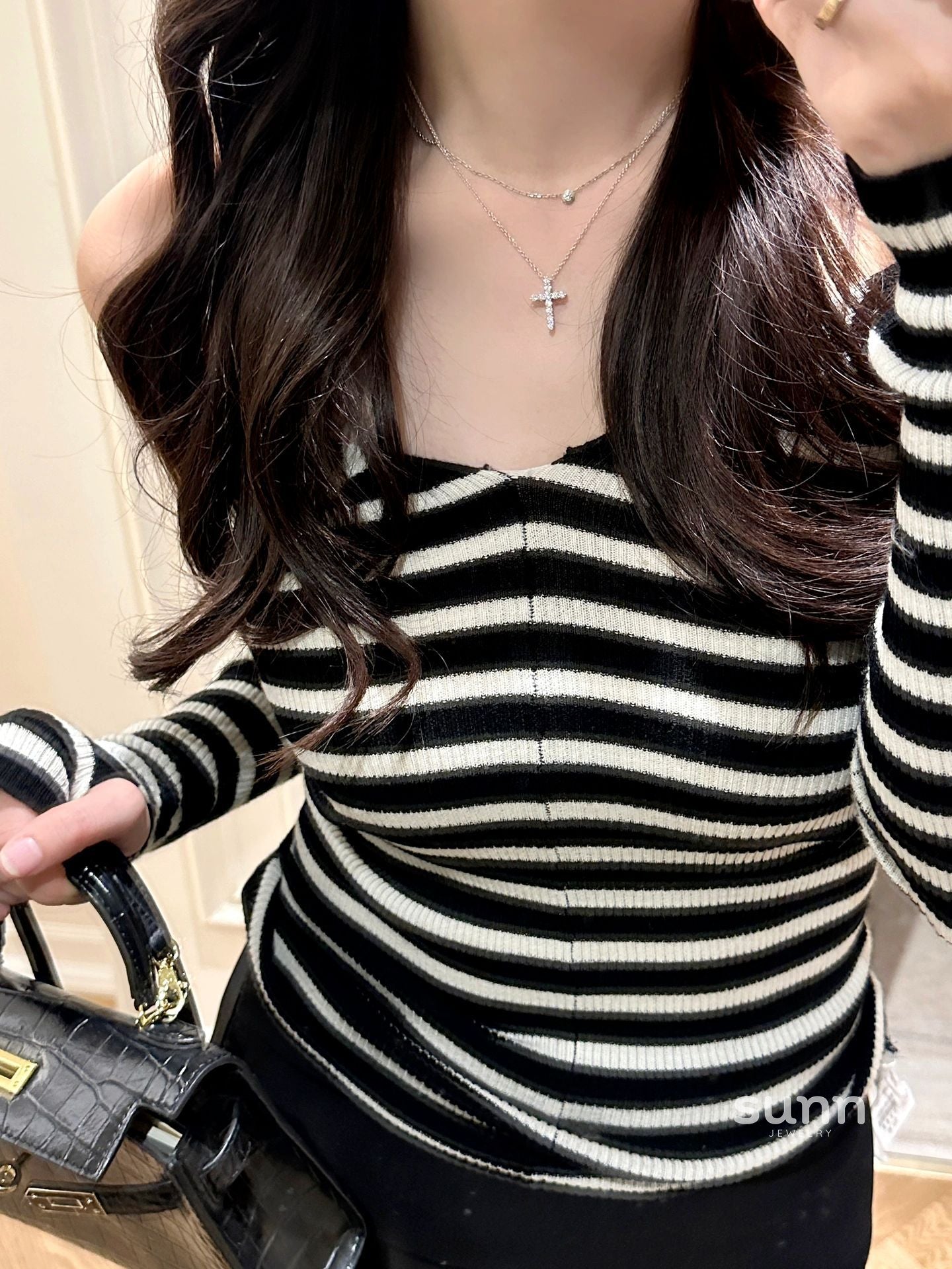 Faustina Dainty Cross Necklace [NGHNY0S7]