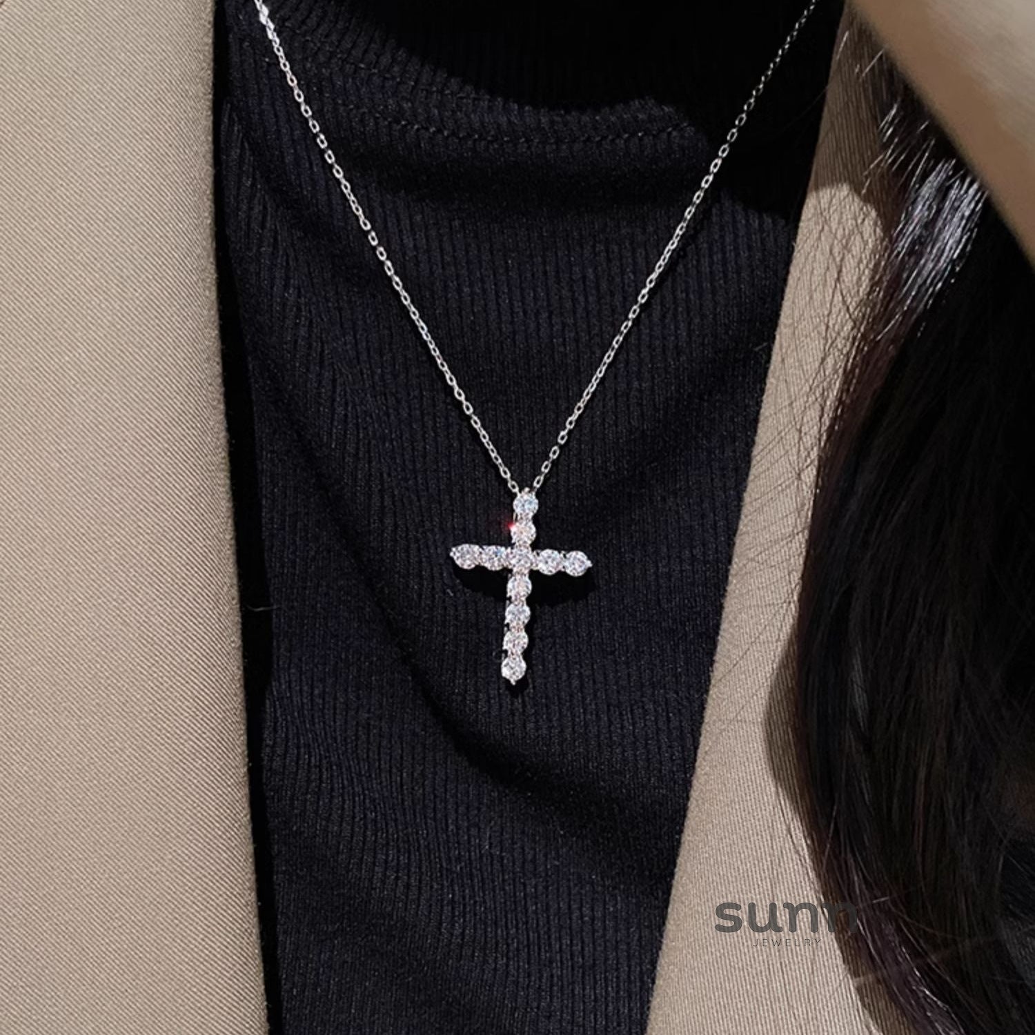 Faustina Dainty Cross Necklace [C8N0RO3G]