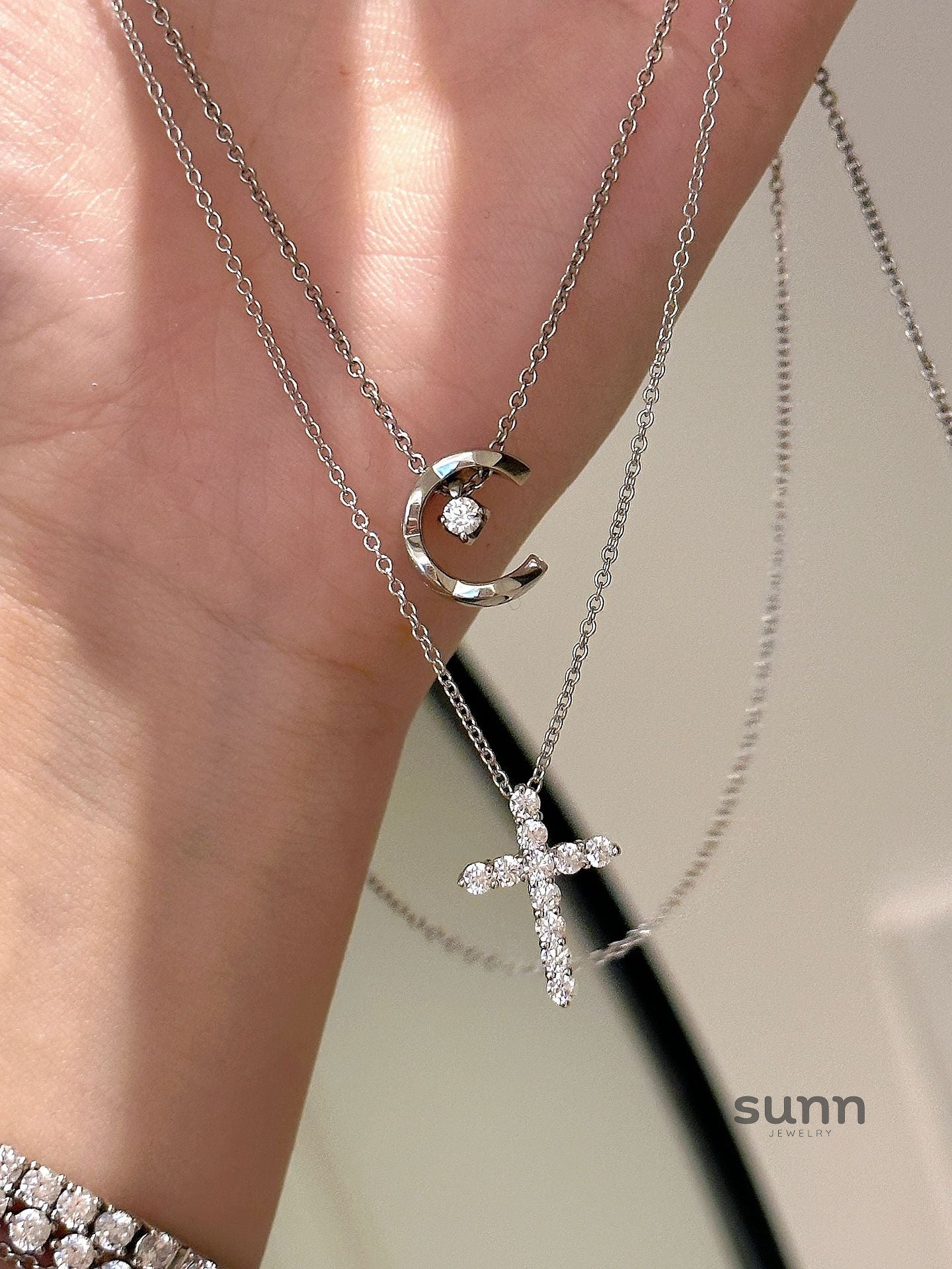Faustina Dainty Cross Necklace [8CIGMIRC]