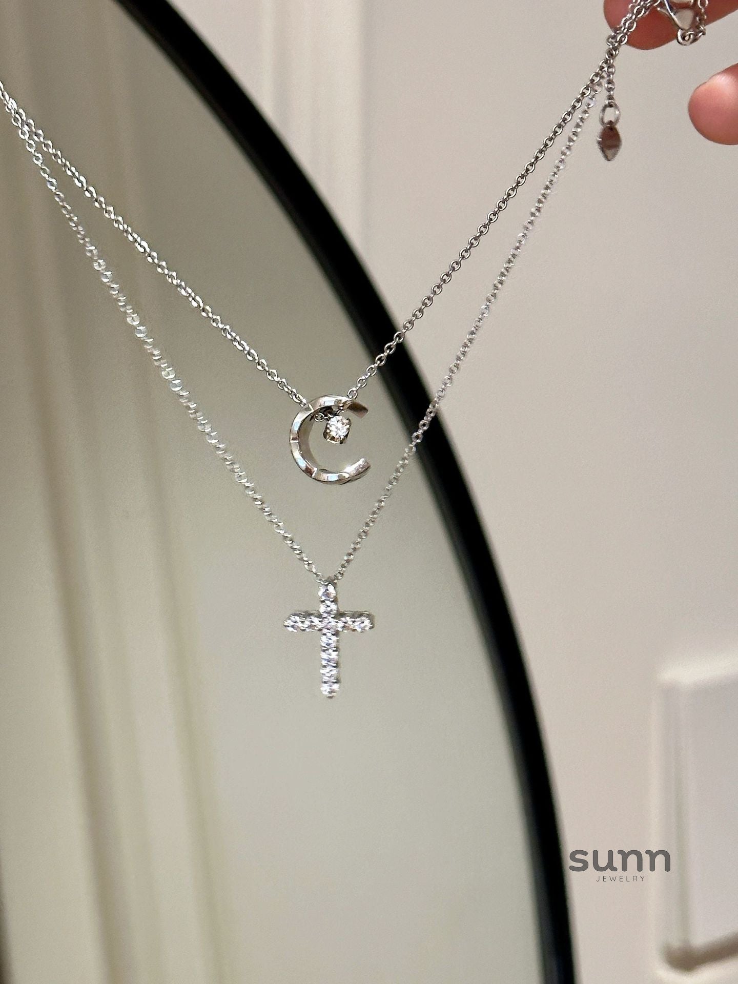 Faustina Dainty Cross Necklace [J94GYEQQ]