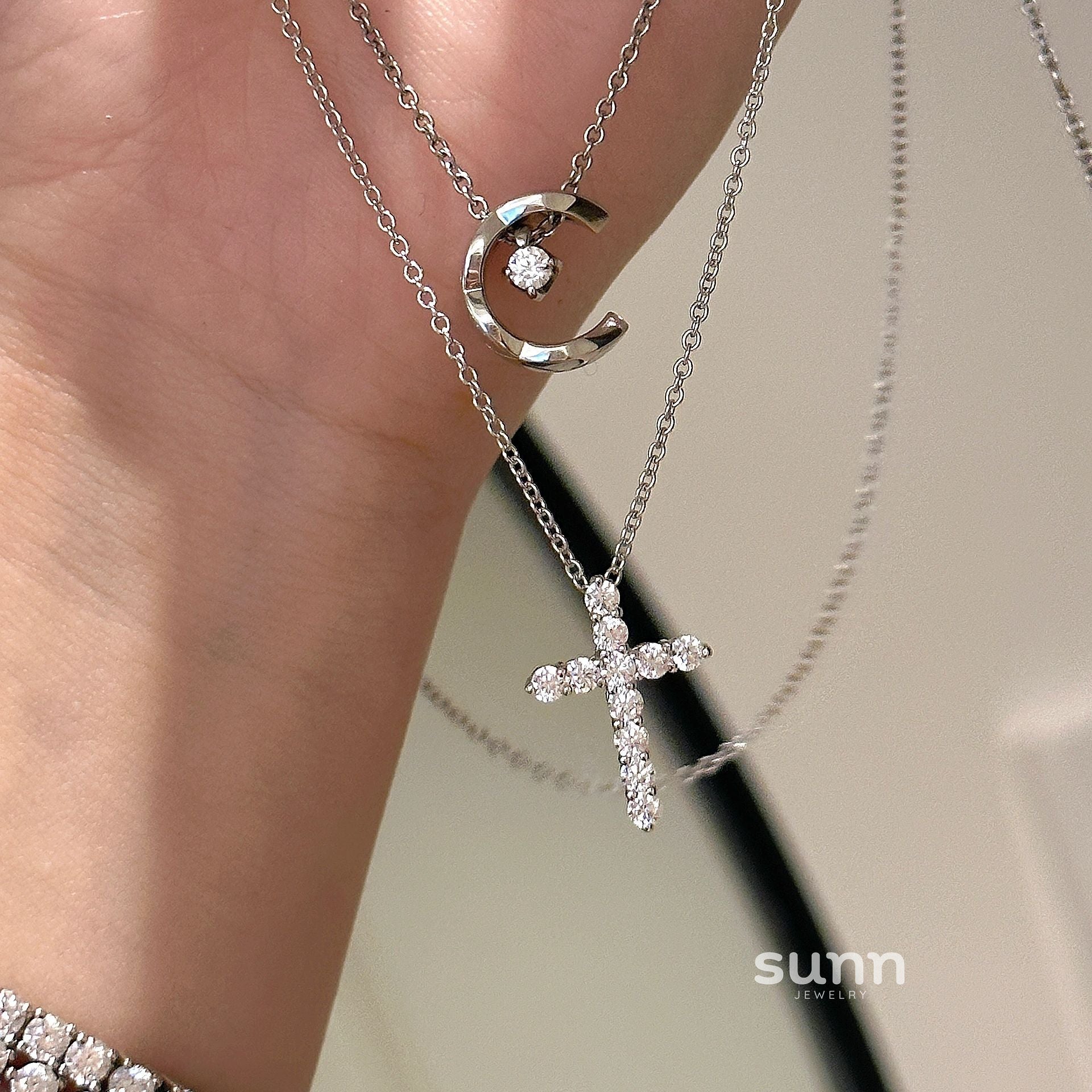 Faustina Dainty Cross Necklace [L6NQ03MH]