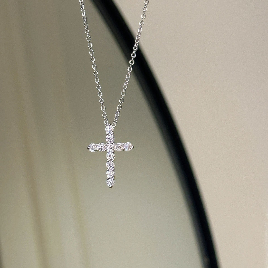 Faustina Dainty Cross Necklace [FF94RJCJ]